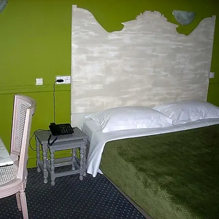 Du Chateau Hotel 2*