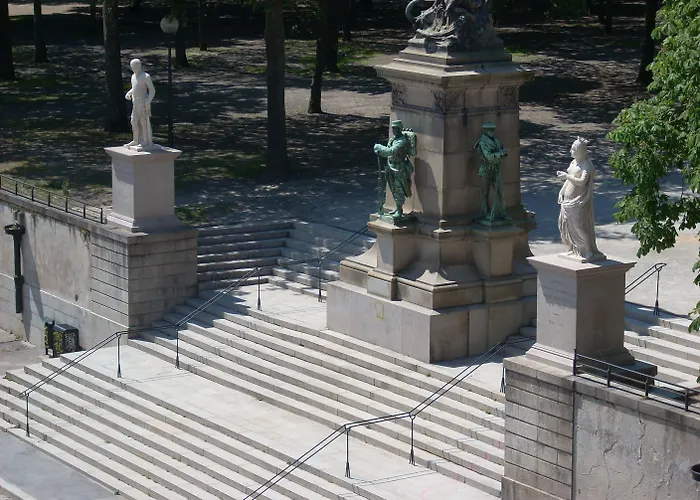 Du Chateau מלון 2*